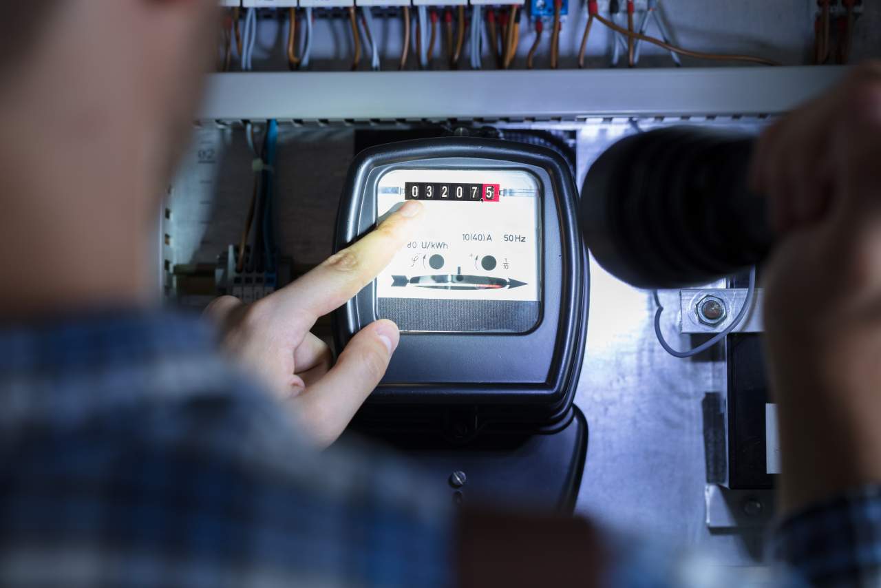 La Plataforma QAE es una plataforma ciudadana que denuncia la refacturación eléctrica que practican las compañías eléctricas en los Tribunales