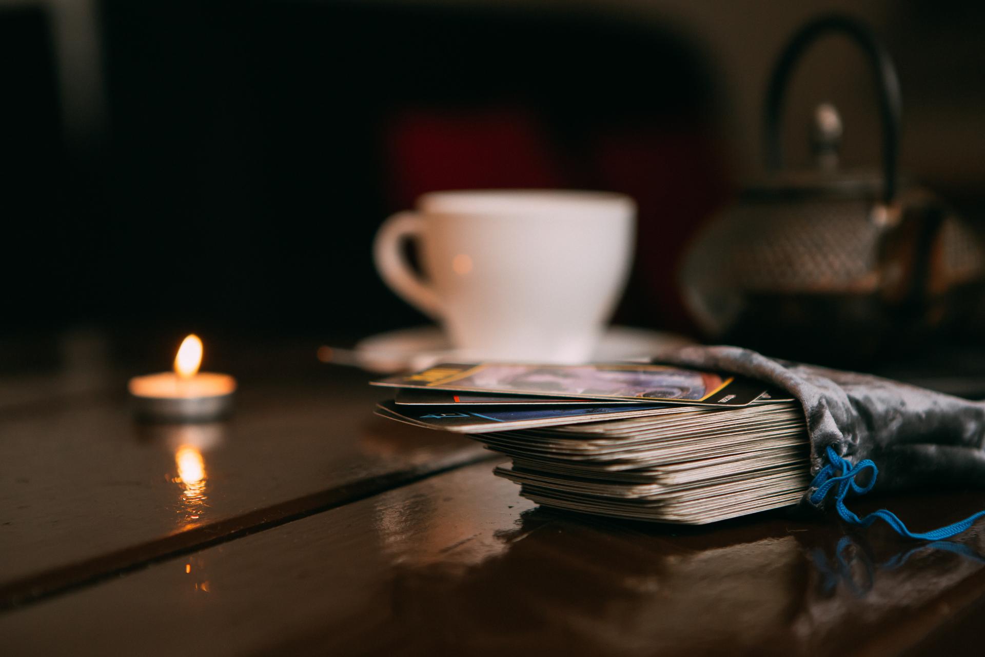 Encontrar el camino hacia la felicidad es posible gracias al tarotista Salvador Valencia de Tarot y Videncia La Voluntad