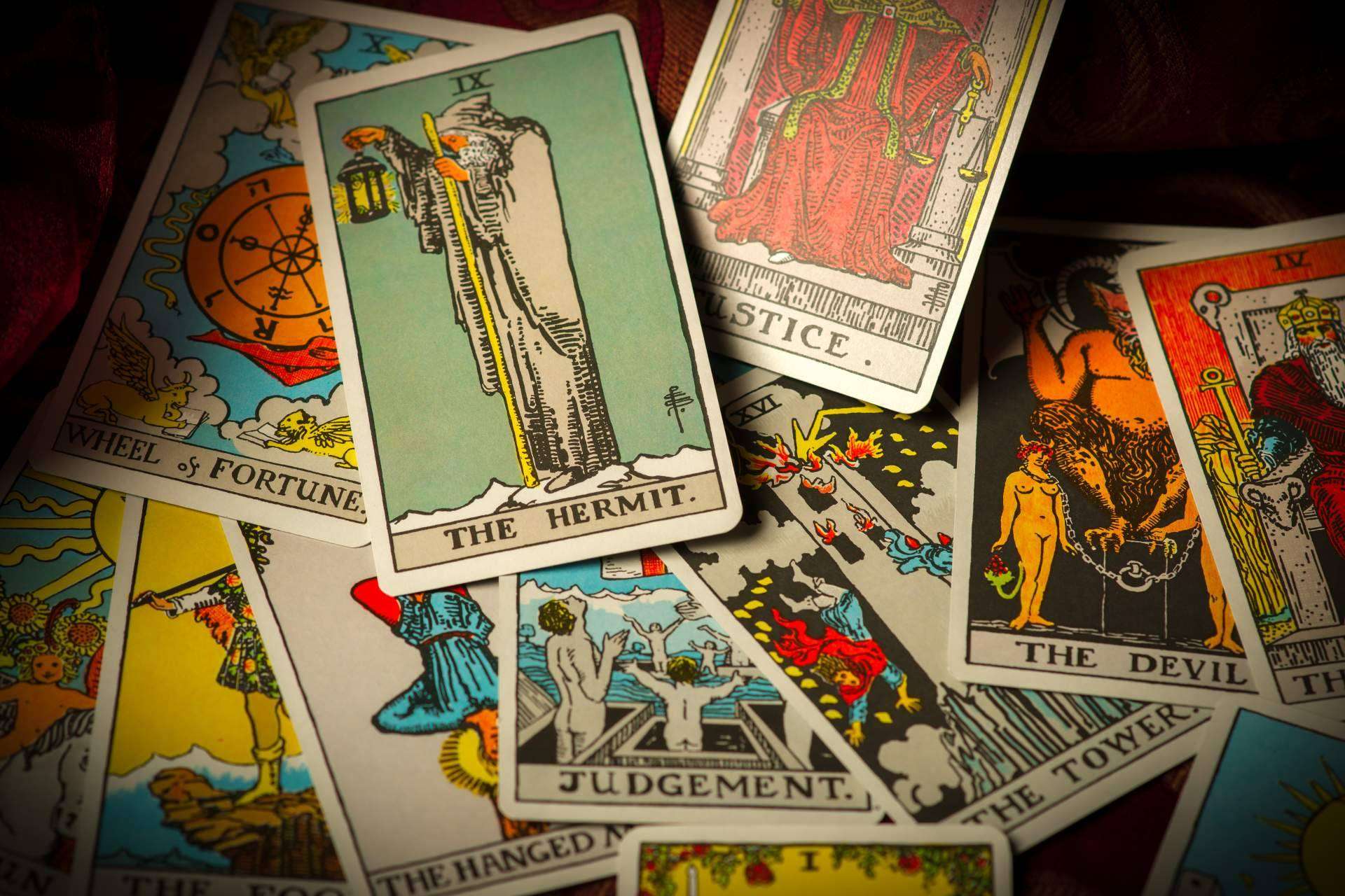 Conocer el futuro inmediato con La Casa del Tarot y Videncia y la reconocida Manuela Moreno