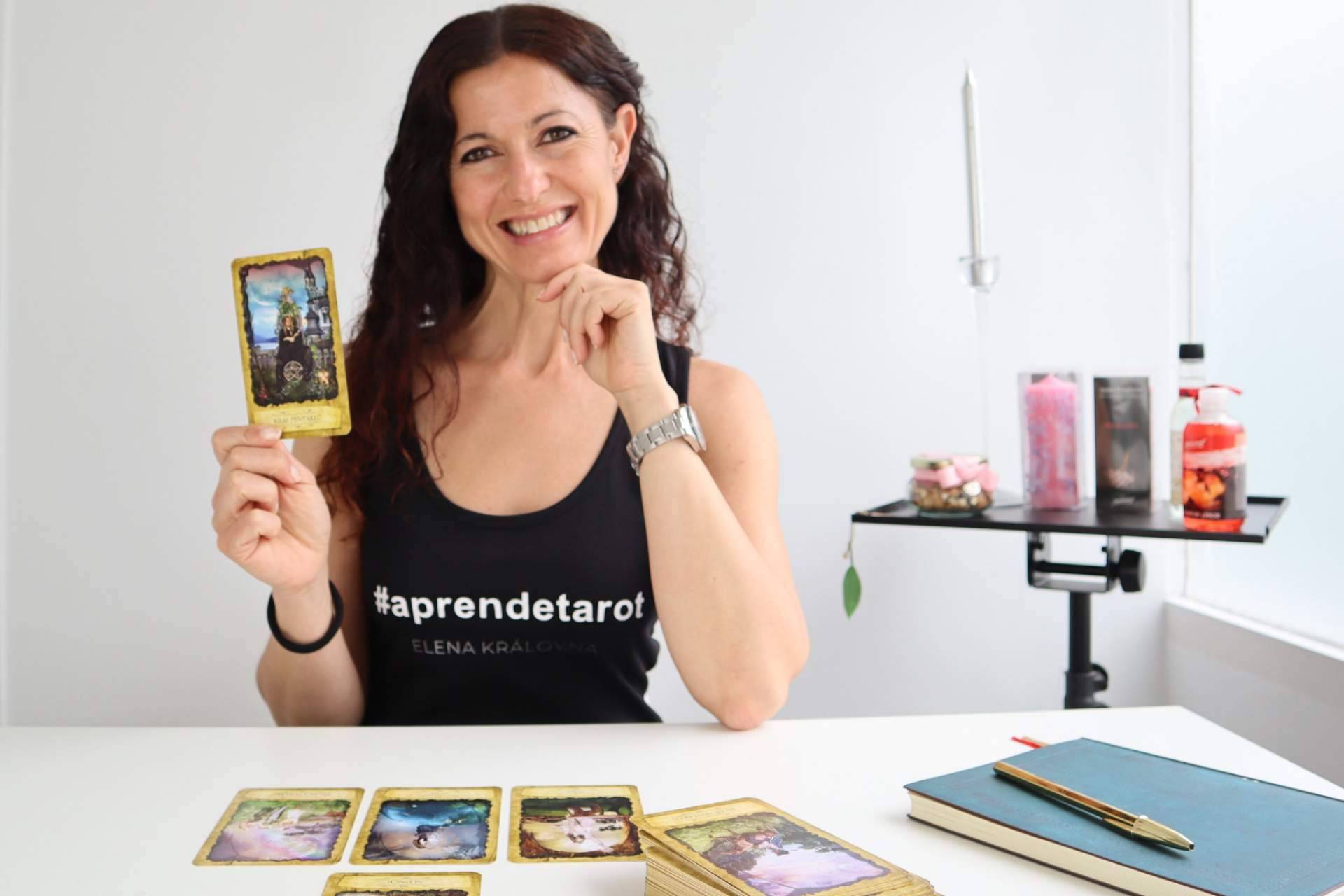 ¿Qué posibilidades ofrece la lectura de tarot con Elena Královna?