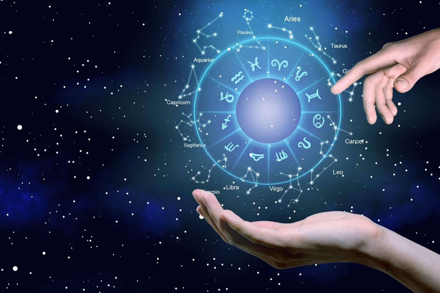 Conocer el horóscopo y el tarot diario de la mano de los expertos: Tarot de Luz María