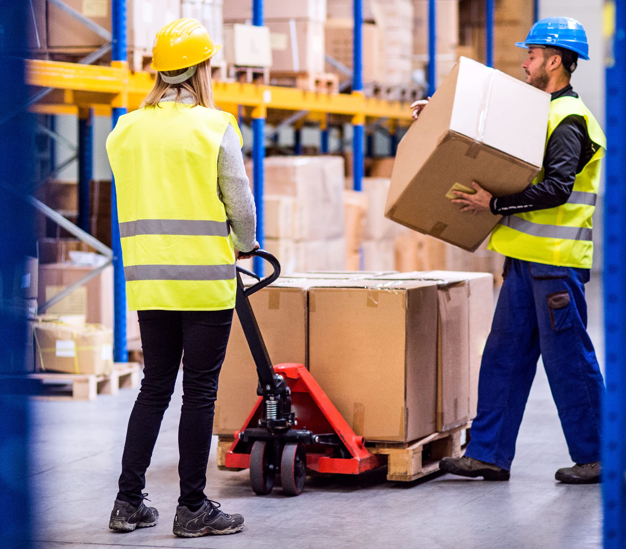 La importancia del uso de EPI y protección colectiva de calidad en la industria logística