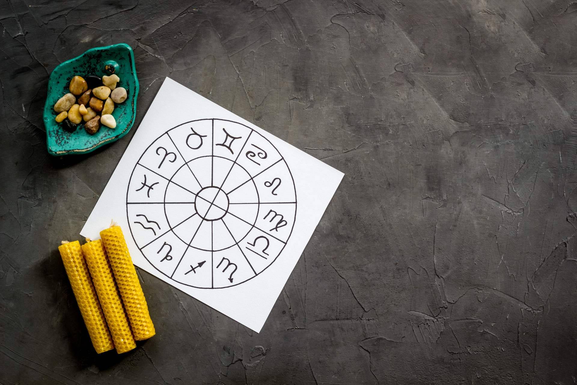 La historia del horóscopo de la mano del Tarot de Luz María