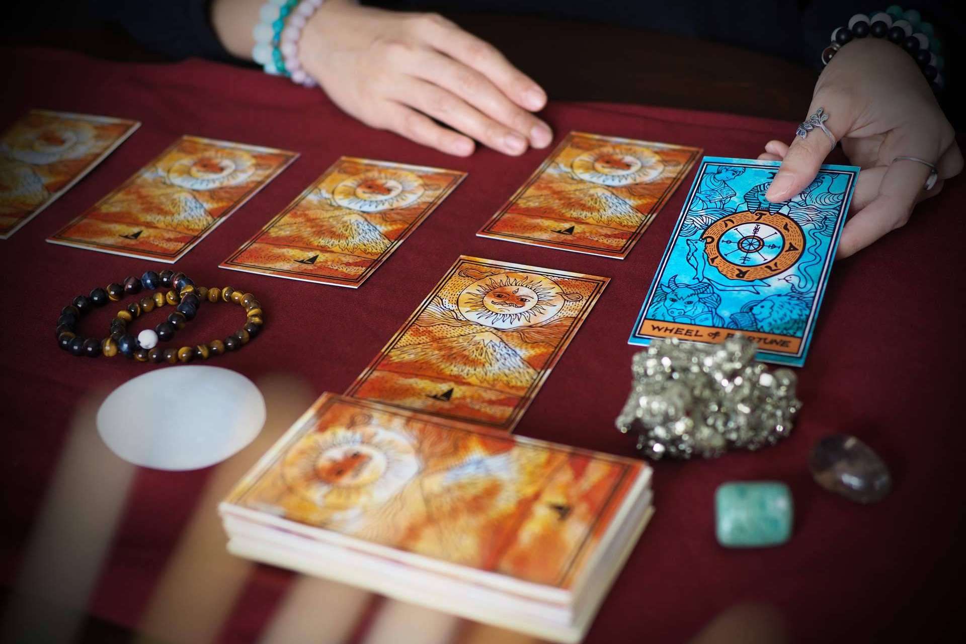 La capacidad intuitiva de Isabel Santiago le permite ofrecer el servicio de tarot intuitivo
