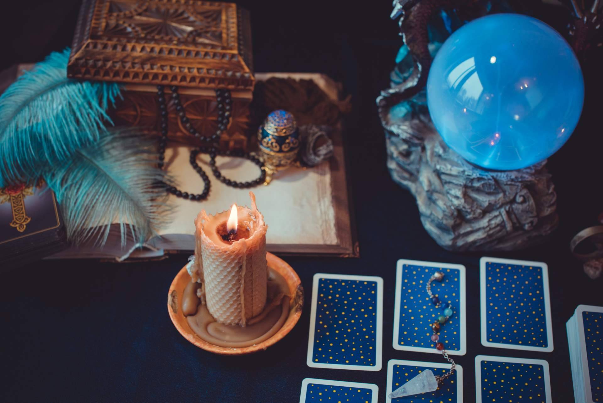 ¿Dónde encontrar tarot y videncia gratis acerca del futuro inmediato? Leotarot
