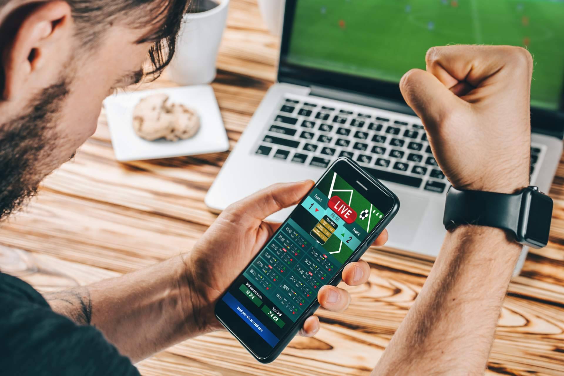 ¿Cuáles son los beneficios de ser miembro de los grupos premium de picks deportivos de Juegaganador.com?