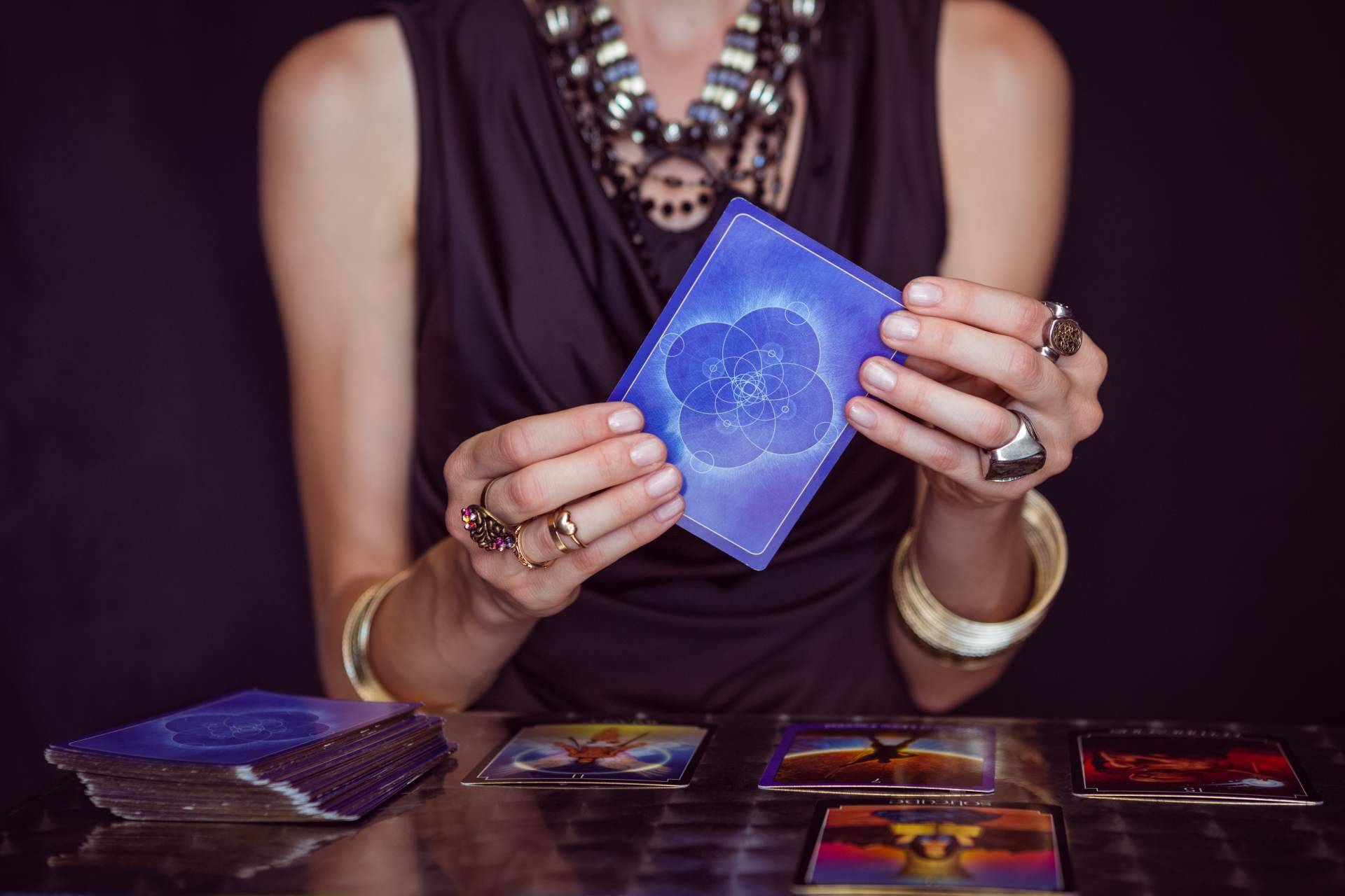 Videncia 24h gracias al tarot de Luz María