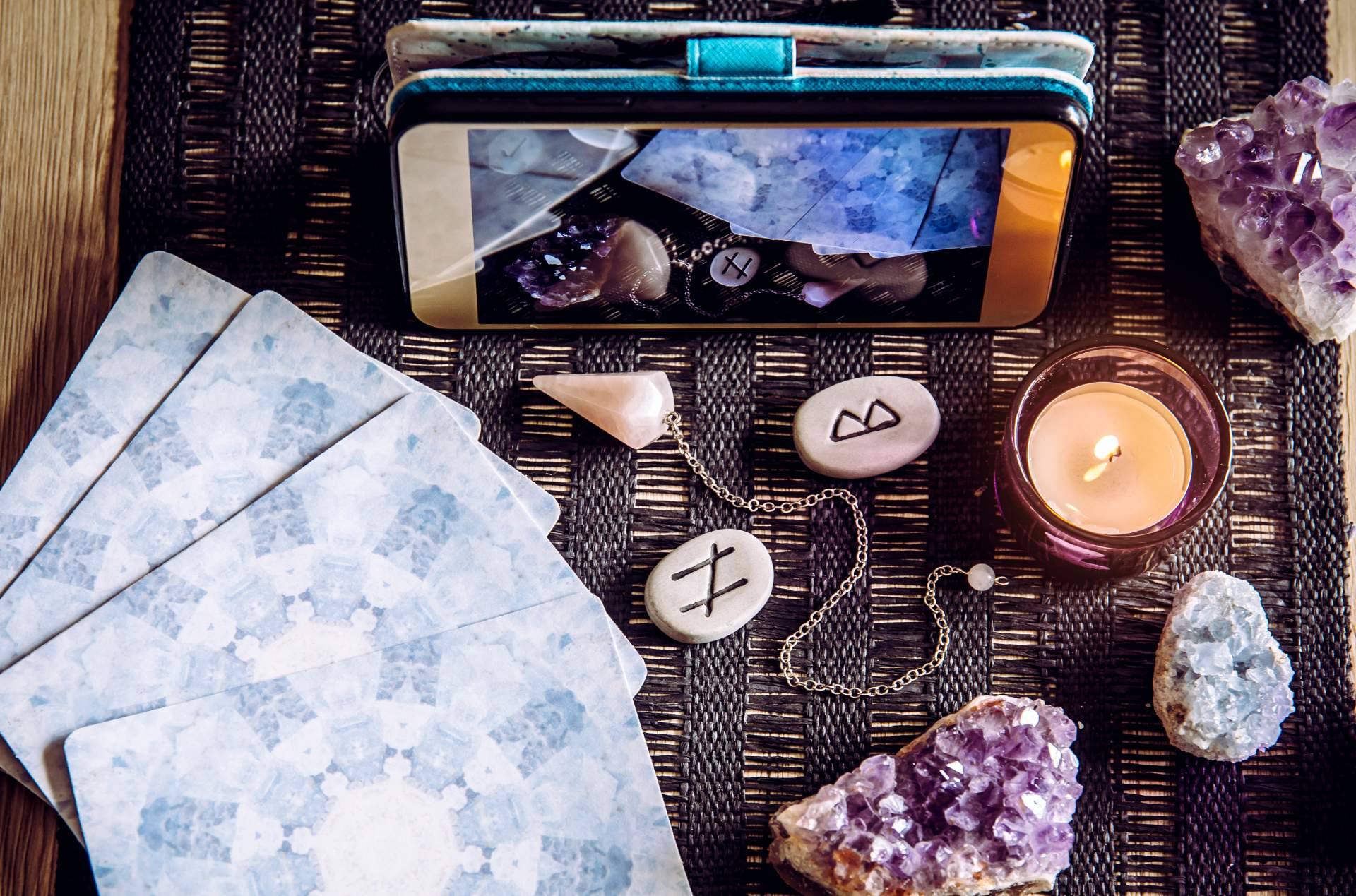 Consultas tarot por WhatsApp, con Auguria Tarot