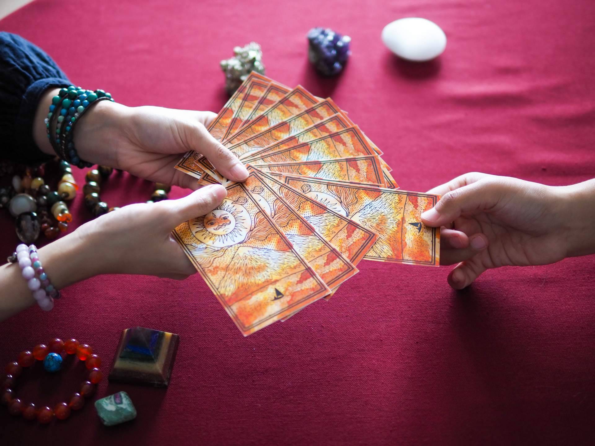 ¿Dónde hacer una tirada del tarot gitano? Manuela Moreno