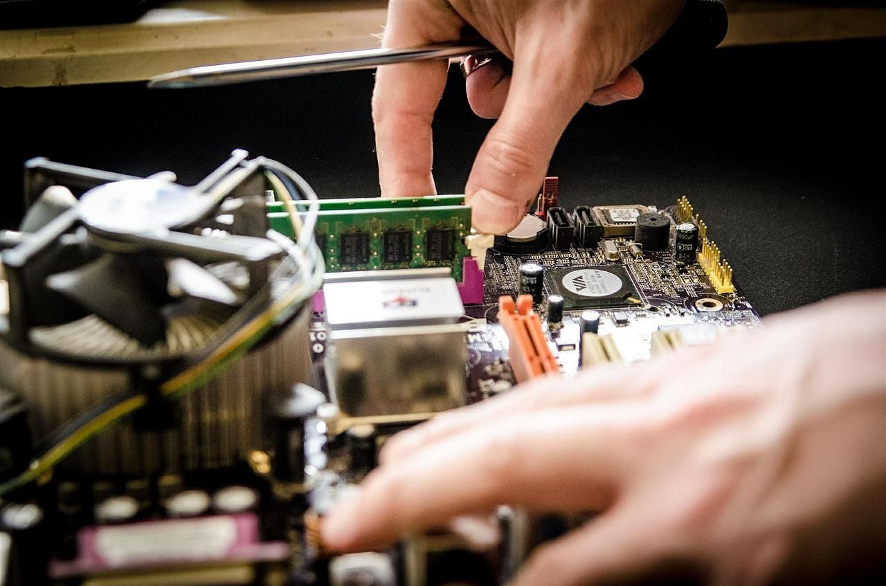 El "outsourcing" de servicios informáticos, lo mejor para mantener y reparar los dispositivos, según Redkom