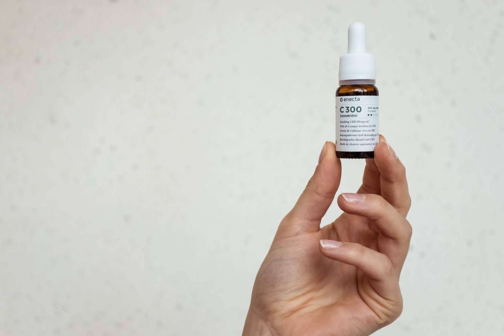 Enecta C300, el aceite de CBD ideal para la rutina de cuidado facial