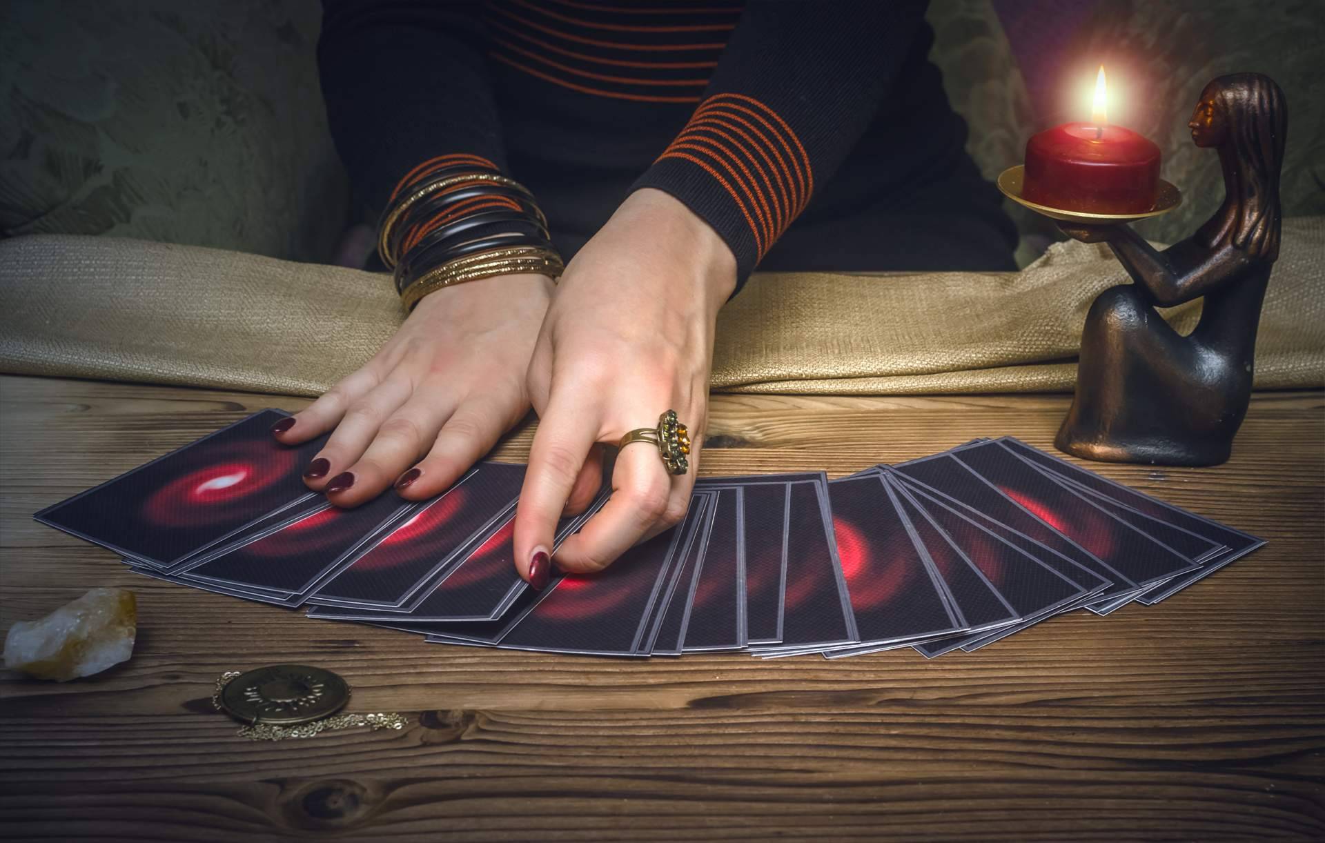 Relación del tarot y el amor en España, por Marta Aguado