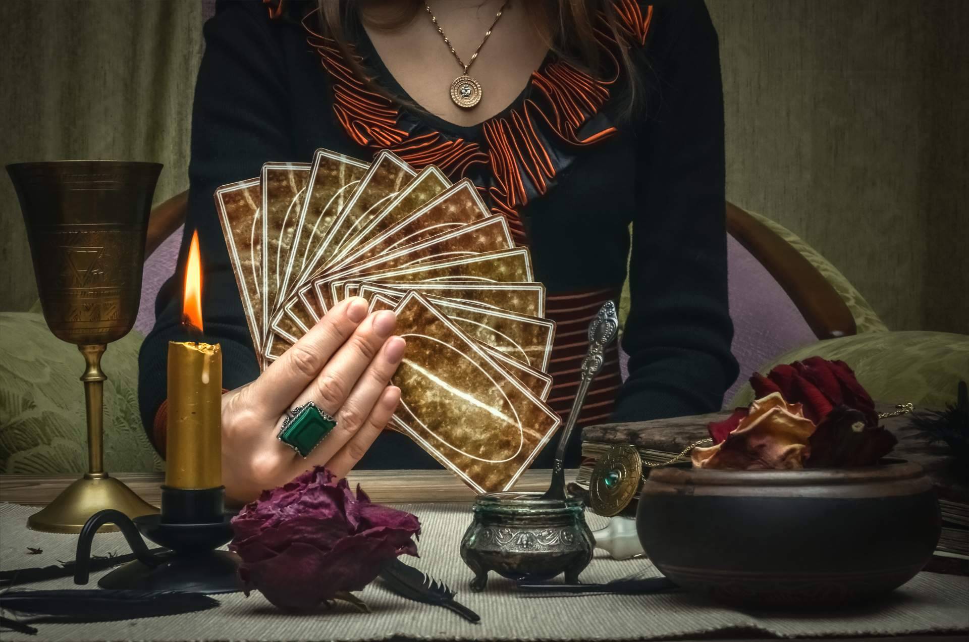 Tarotista Marta Aguado, tarot fiable y videntes sin preguntas