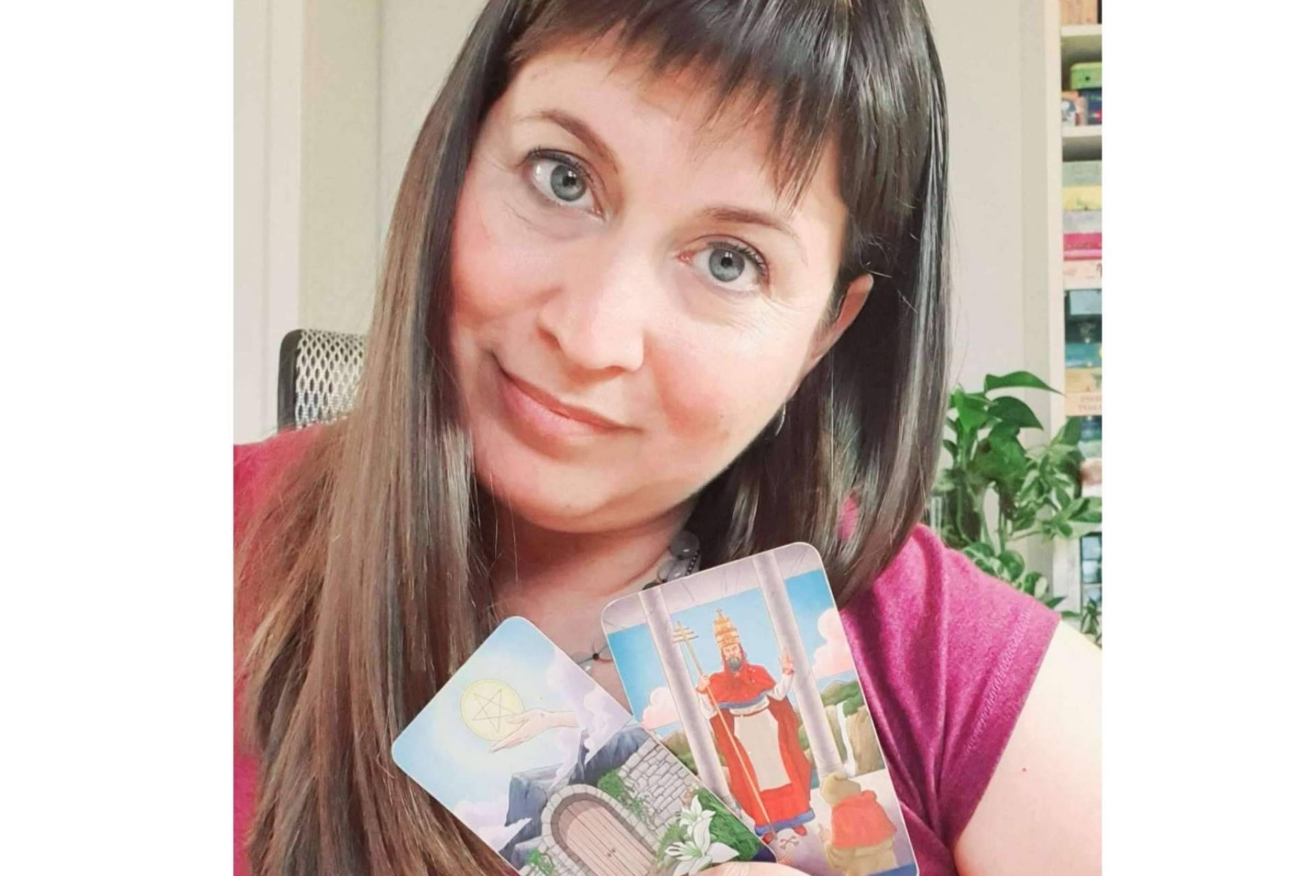 La coach espiritual Mathie López de Castilla ofrece sesiones de tarot en videollamada
