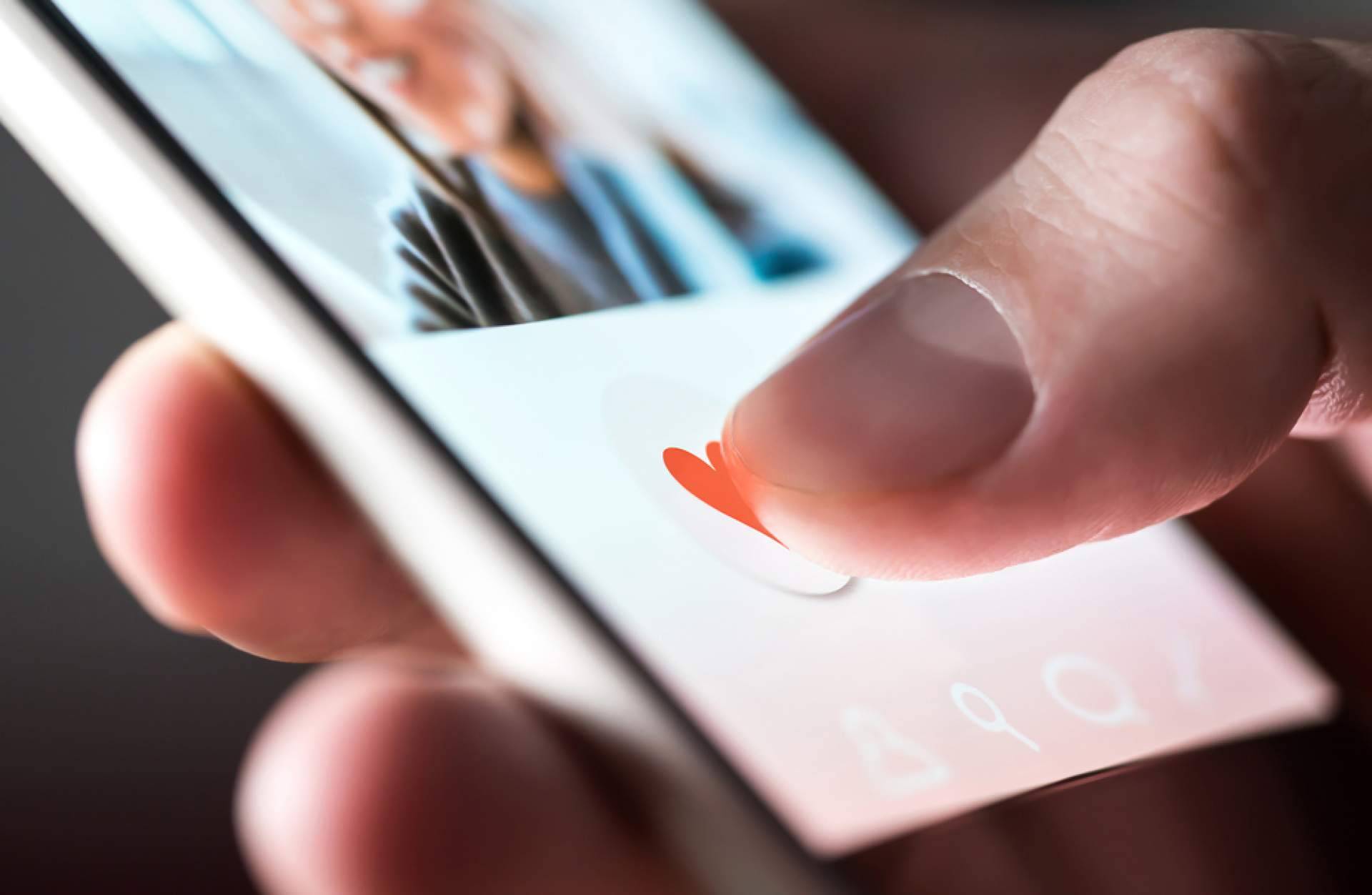 La importancia de encontrar a personas que compartan gustos similares, con Solo Adultos Dating