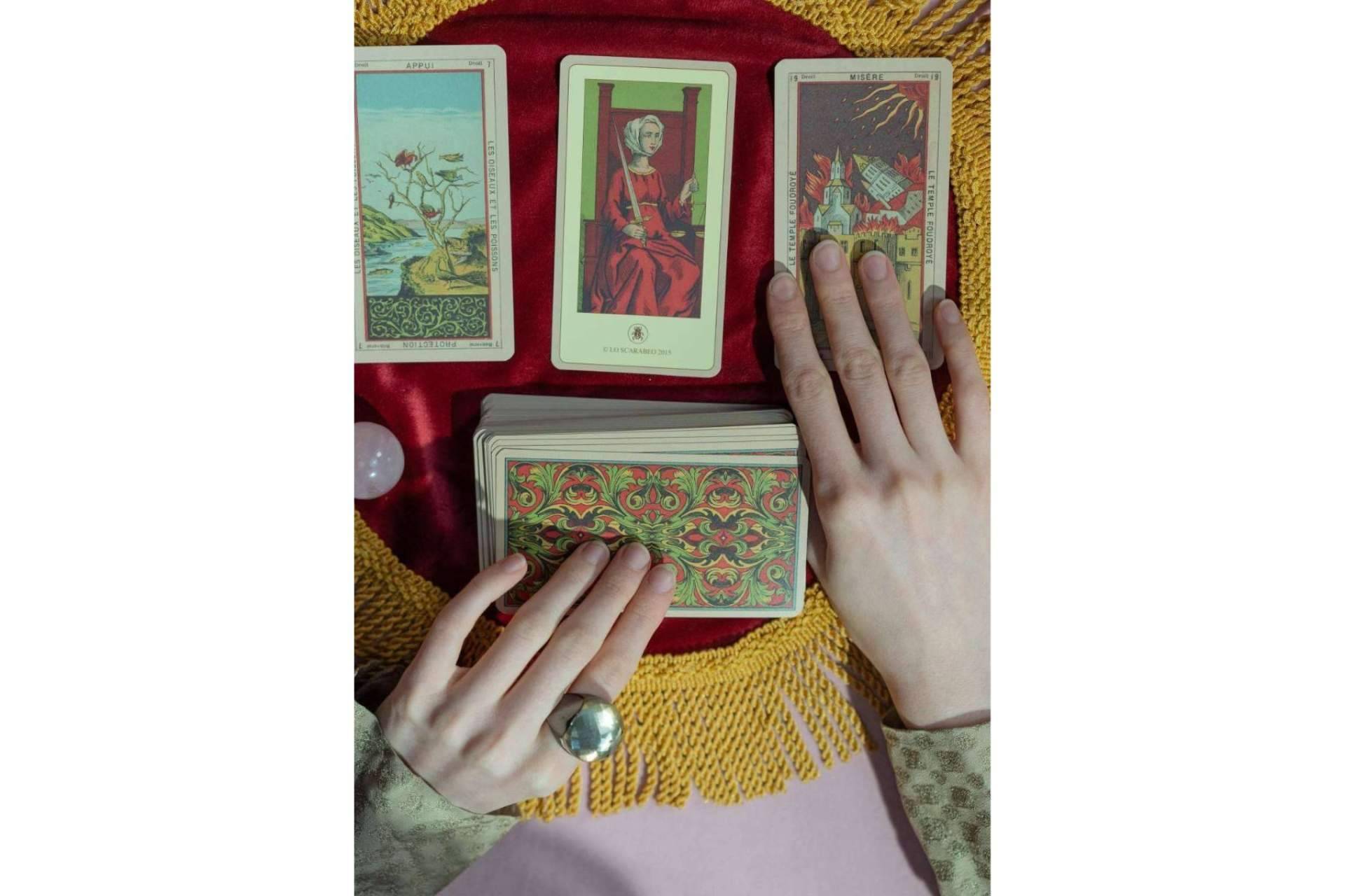 Descubrir la compatibilidad de pareja en el presente y en el futuro con el tarot Ana Celeste