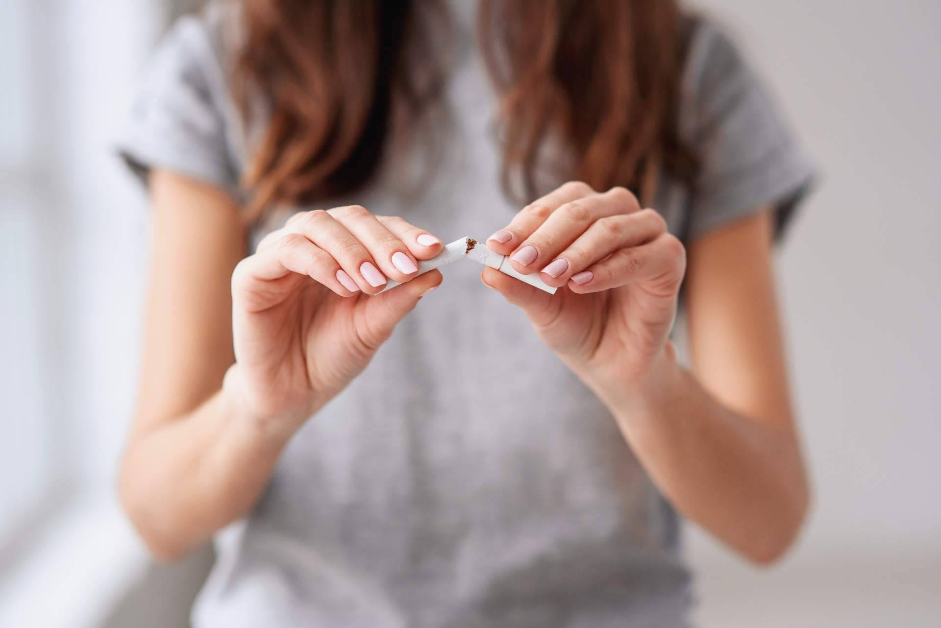 Para dejar de fumar, la hipnoterapia es una de las mejores terapias, por Anna Solé