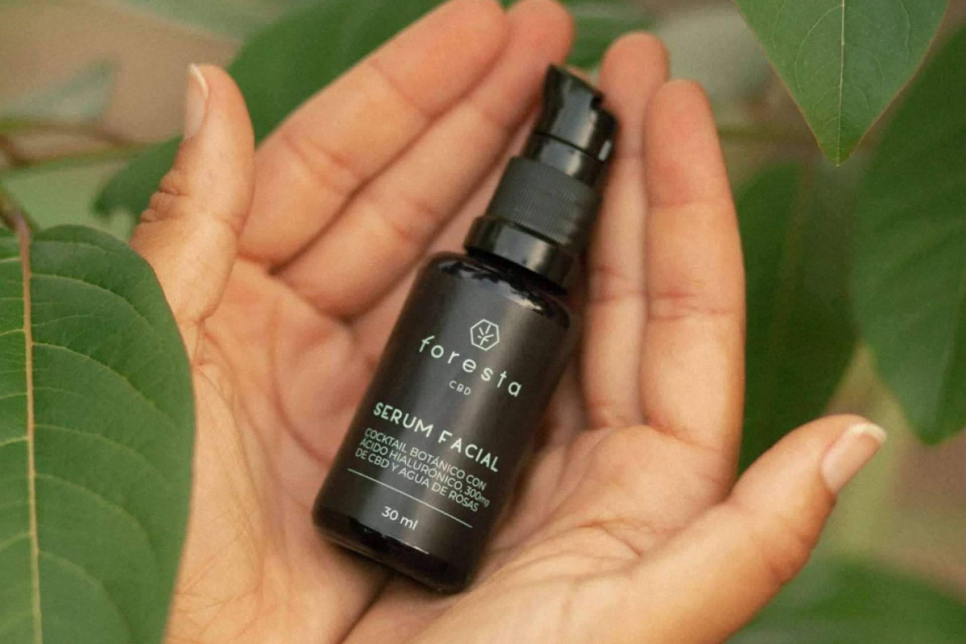 Cosmética natural con CBD, disponible en el catálogo de Foresta CBD