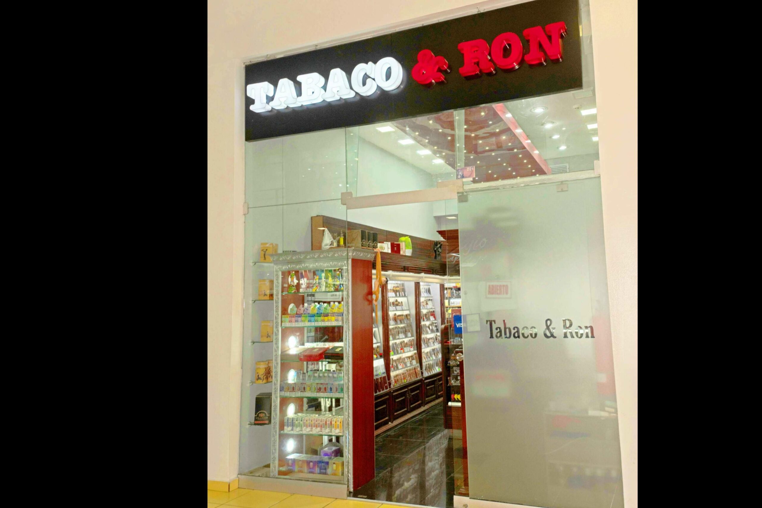 Tabaco y Ron; la tienda para comprar puros premium en Albrook Mall, Panamá