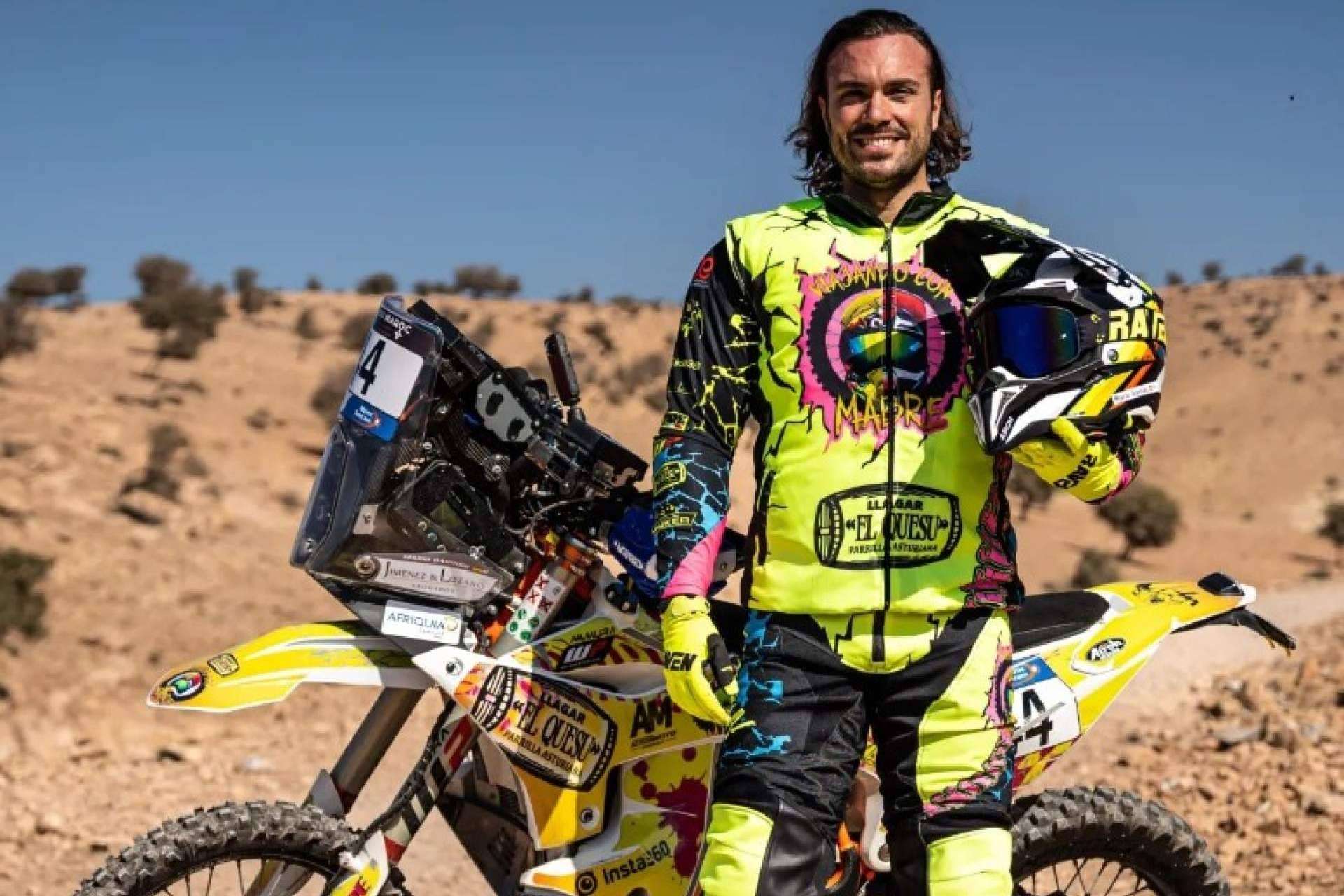 ADHESIVOSEMBARRADOS lanza pegatinas para moto de alta resistencia con diseños personalizables