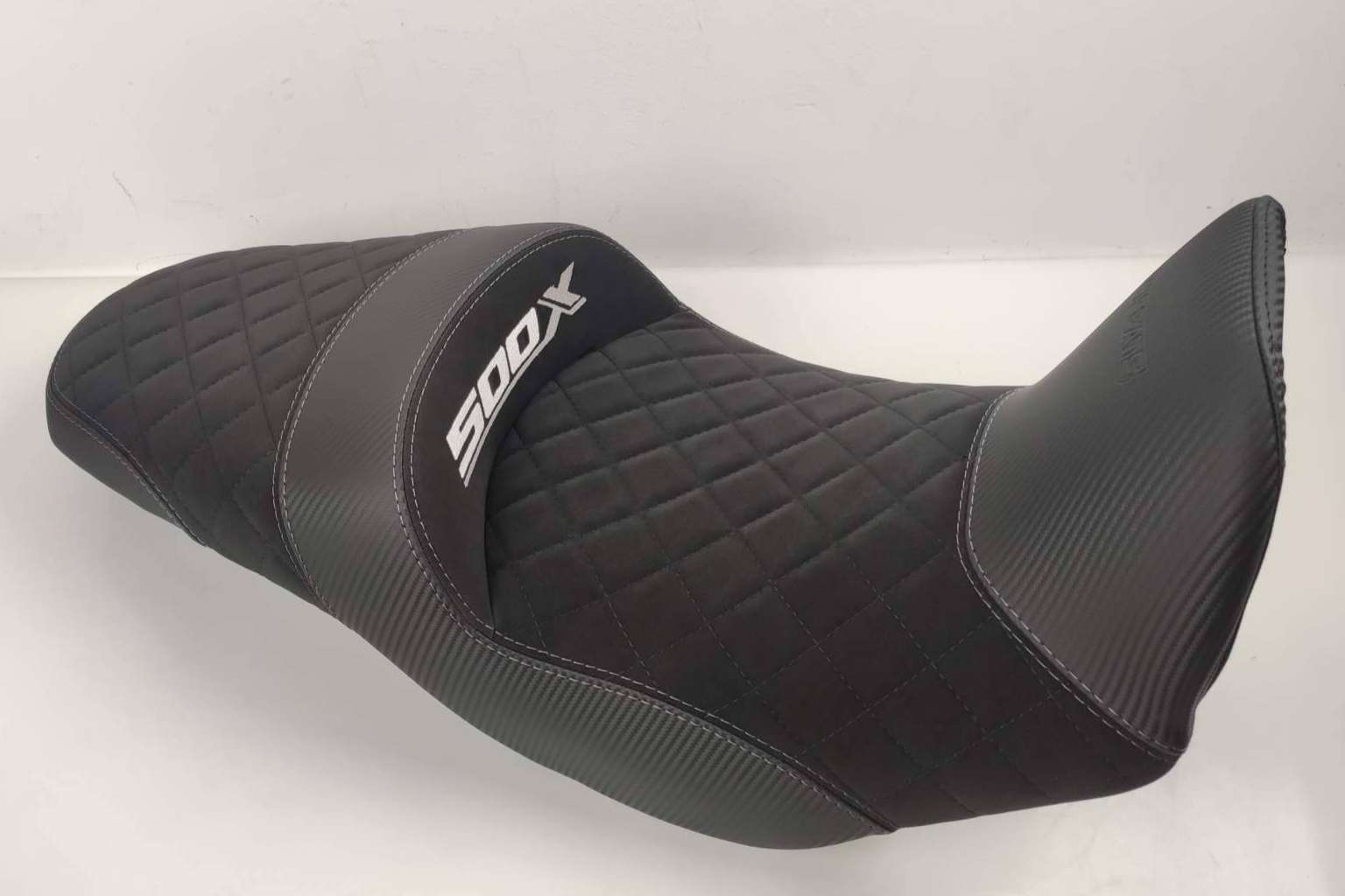 JM Fundas ofrece un servicio de personalización de asiento de moto completamente en línea