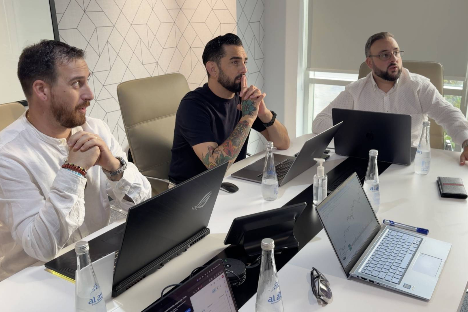 Whale Analytics deslumbra en la Dubai Forex Expo 2025 y fija el nuevo estándar mundial en inteligencia artificial para inversiones